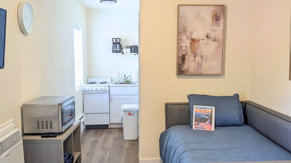 Colorado Springs Apartment | Quiet studio in amazing Colorado Springs with AC
