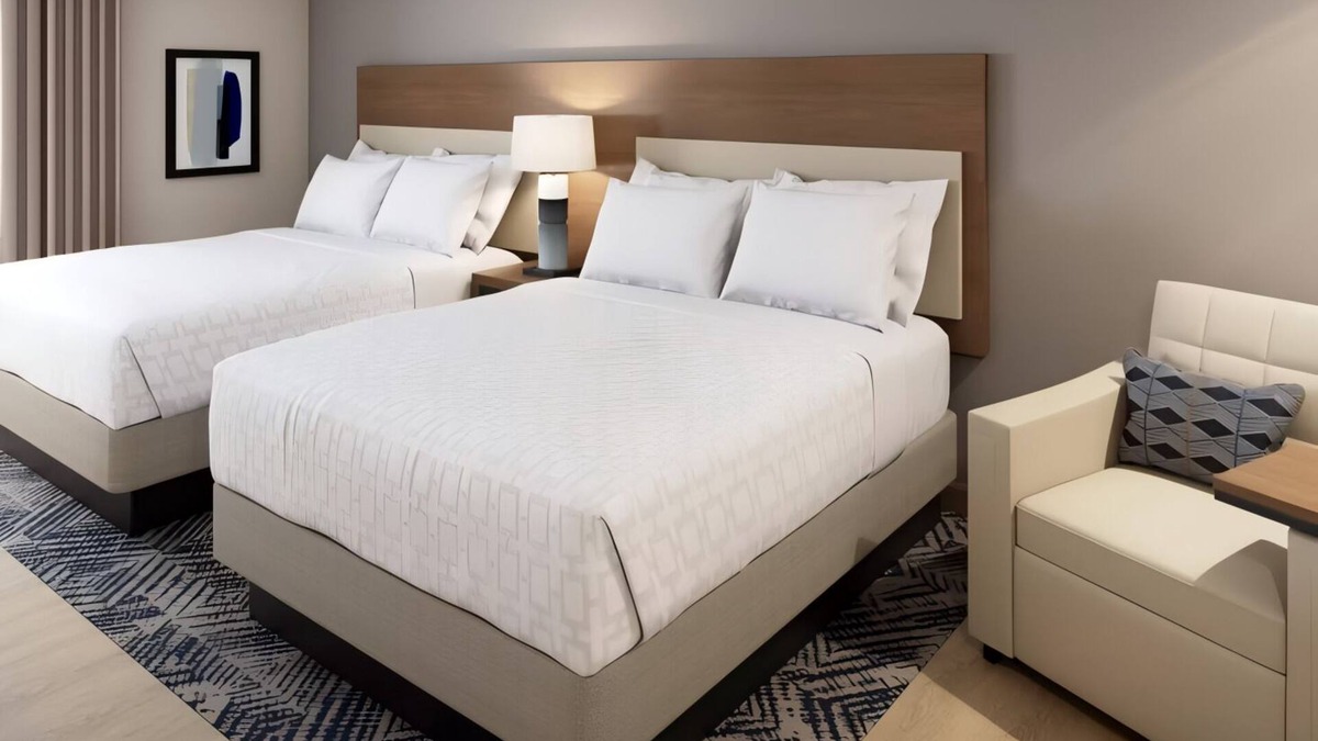 Macomb Hotel | Quiet Studio with Full Kitchen Close to Macomb Center for the Performing Arts