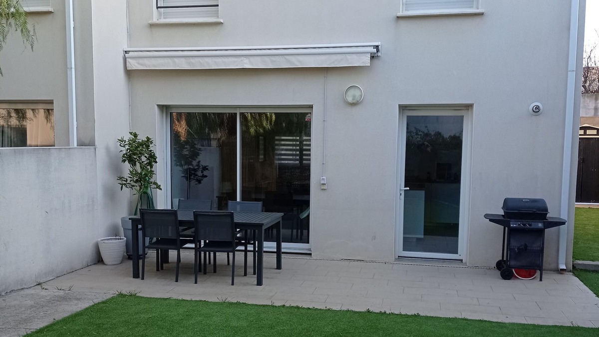 Juvignac House | Quiet townhouse with terrace and garden