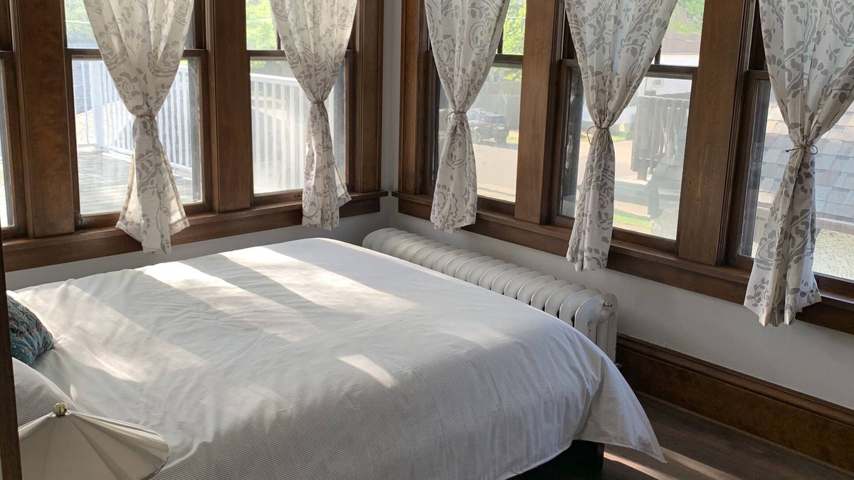Kingfield Apartment | Quiet upper unit close to Uptown -Close to Lakes and downtown