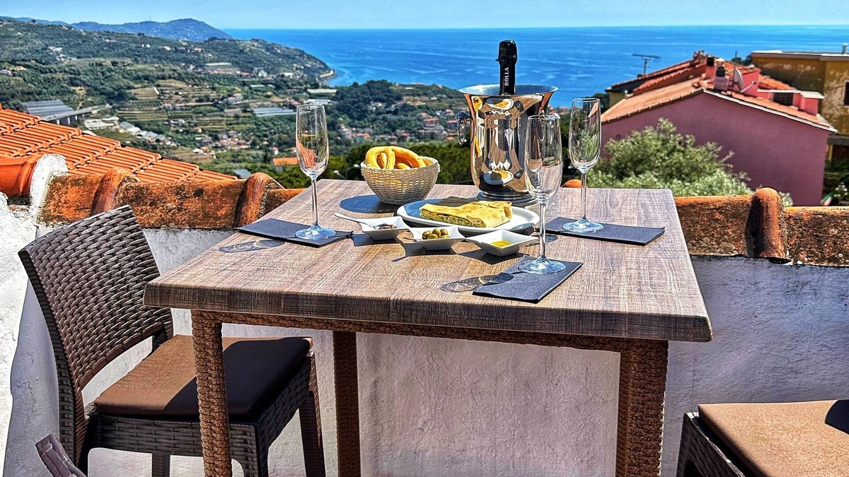 Costarainera House | Quiet vacation home, sun terrace, sea view, 3km to the beach (008024-LT-0073)