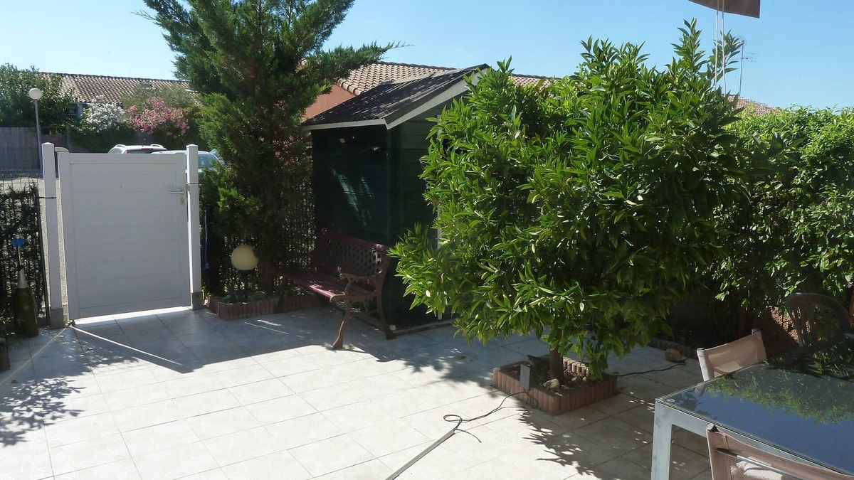Aigues-Mortes House | Quiet villa, air conditioning and terrace, secure development, 1 private parking space