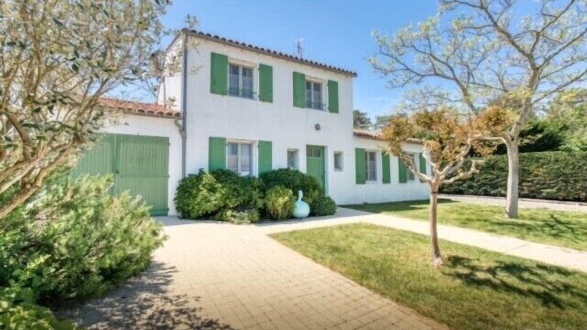 Ars-en-Re Villa | Quiet villa between pine forest and ocean.