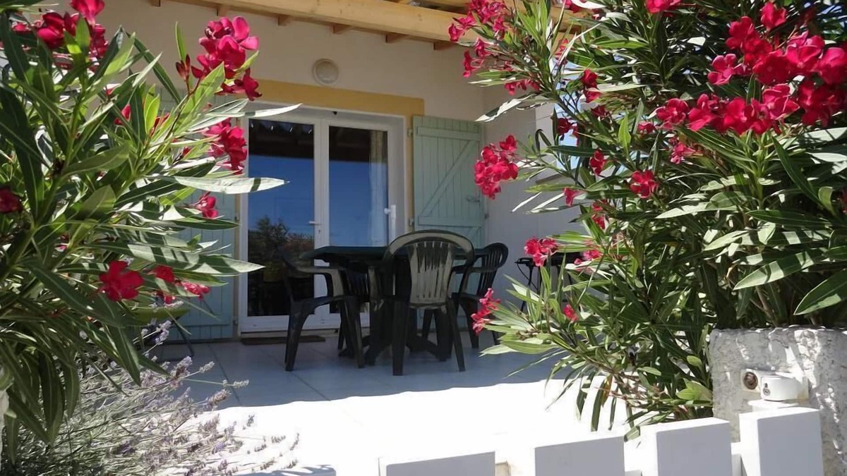 Saint-Pierre-la-Mer Villa | Quiet villa in a small residence close to the sea