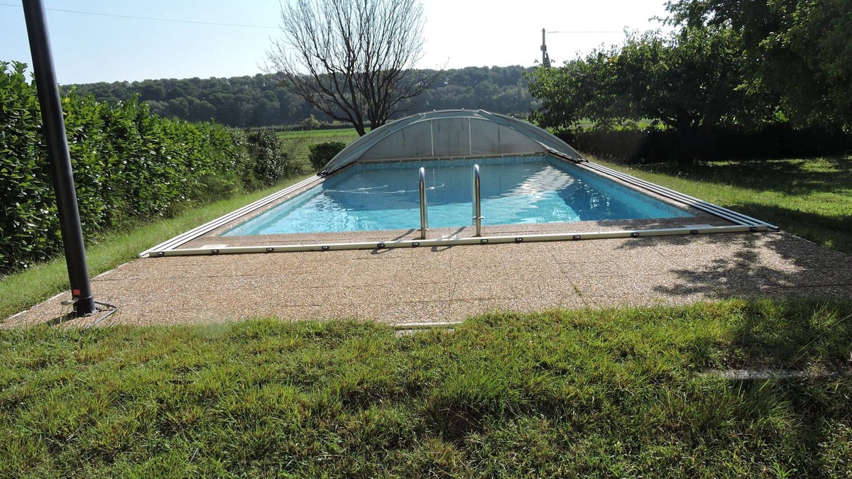 Cornillon-Confoux House | Quiet villa with swimming pool and wooded garden, sleeps 10 to 12.