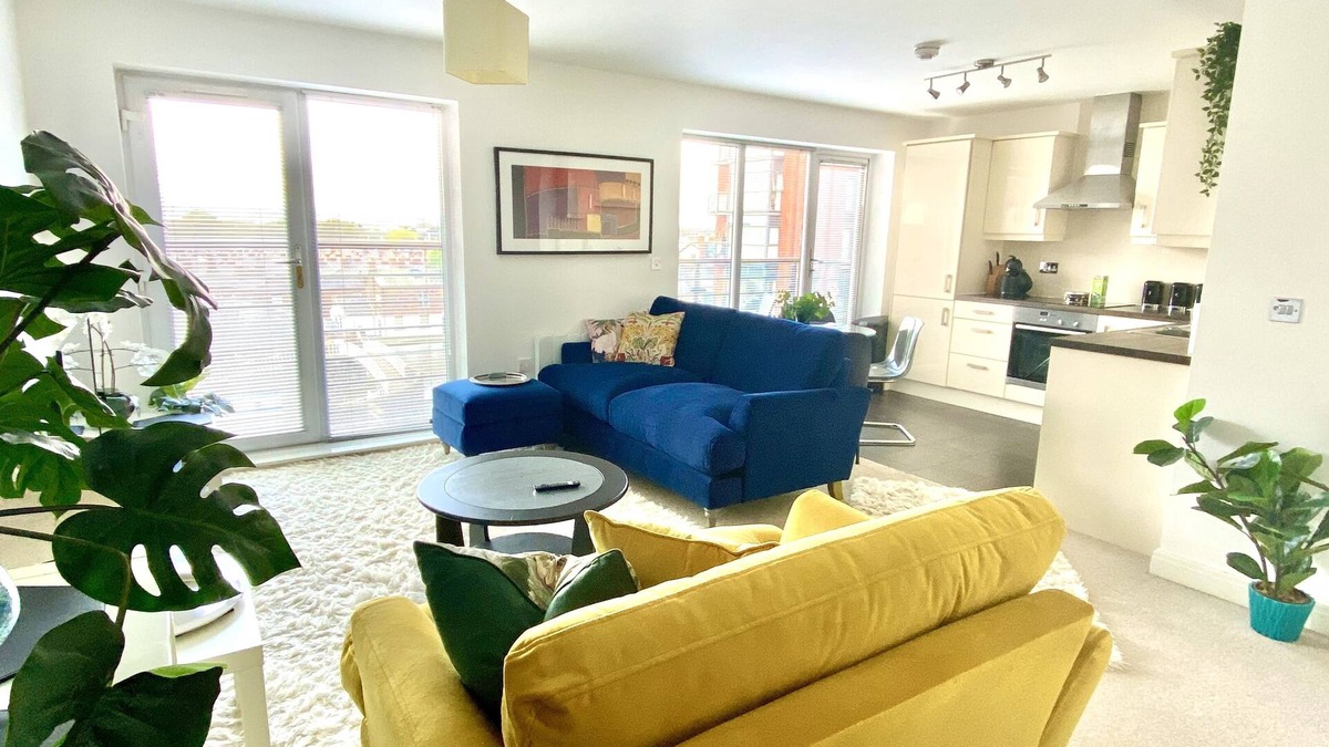 Chester Apartment | Quiet Waterfront City Centre Apartment CH1 with stunning views & Parking