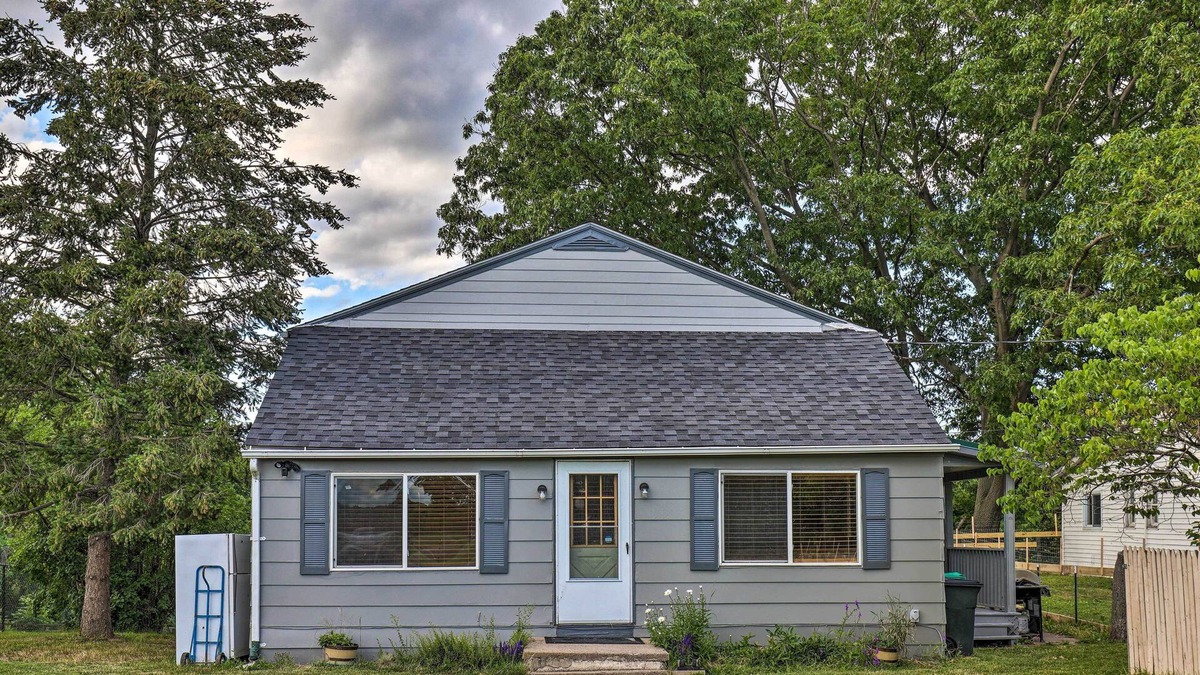 Waterport House | Quiet Waterport Getaway w/ Fire Pit & River Views!