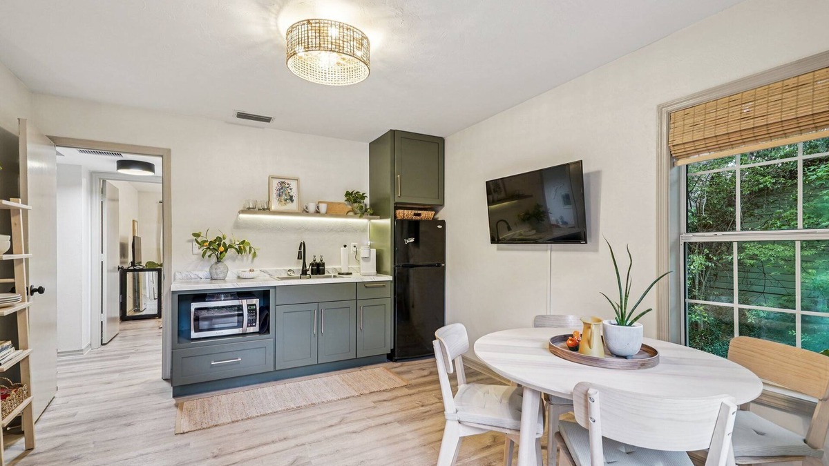 Gainesville Apartment | Quietly Elevated Gainesville Guest Suite - The Perch at Misty Hollow