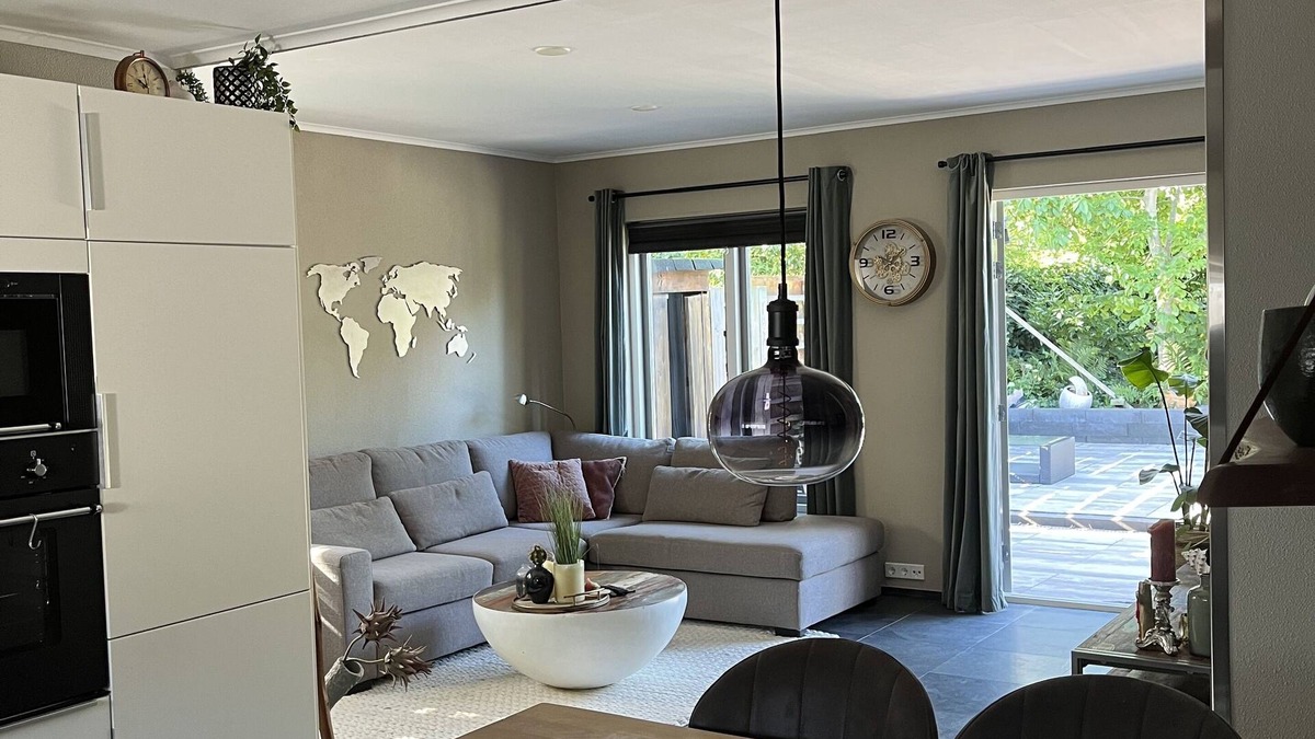 Bruinisse House | Quietly located corner house in Zeeland with generous south-facing terrace