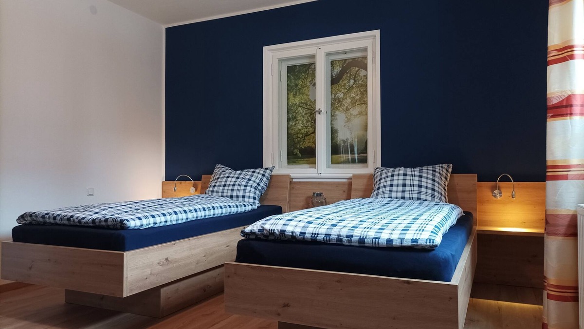 Pflaumdorf Apartment | Quietly located vacation apartment with its own apiary near the train station for 5 guests