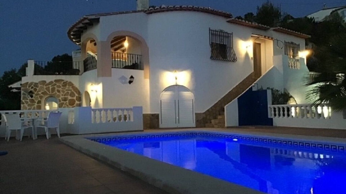 La Font d'en Carros Villa | Quietly situated Villa with panoramic views, and private pool, free wifi