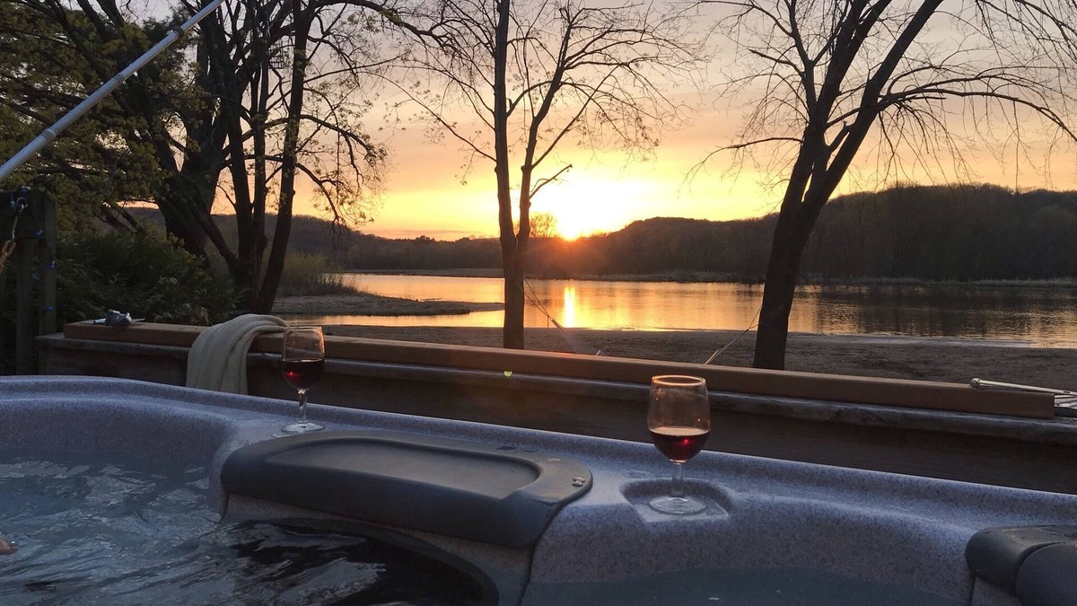 Poynette Cottage | Quietwater Cottage-On Water/Nature/Birds/Canoe/Hike/Relaxing/Hot Tub, Peaceful!