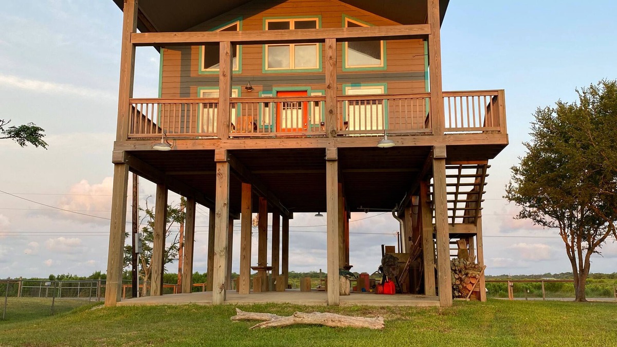 Cedar Lane Cabin | Quilted Canal Cabin - Fish, Play & Relax on the Canal