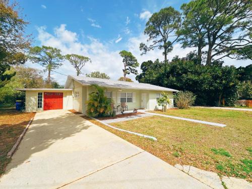 Hawks Park House | Quinn`s Riverside Retreat