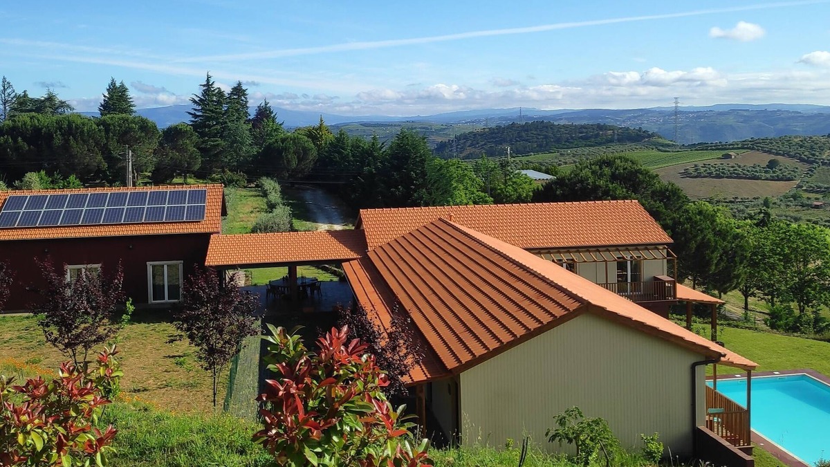 Armamar Cottage | Quinta do Outono, swimming pool and vineyards. 20 people