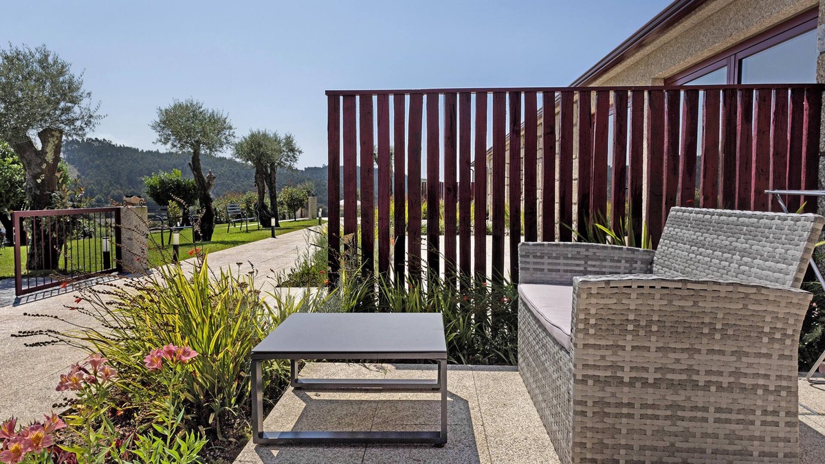 Guilhofrei Villa | Quinta of Carvoeiras 'Casa Do Caseiro - T2' with Lake View, Wi-Fi and Air Conditioning