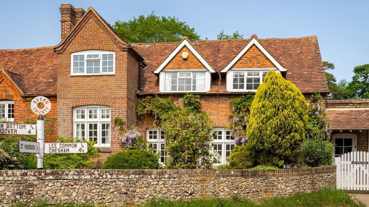 Great Missenden House | Quintessential Chilterns Cottage | Pass the Keys