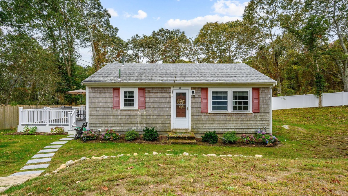Barnstable House | QUINTESSENTIAL COTTAGE IN BARNSTABLE VILLAGE