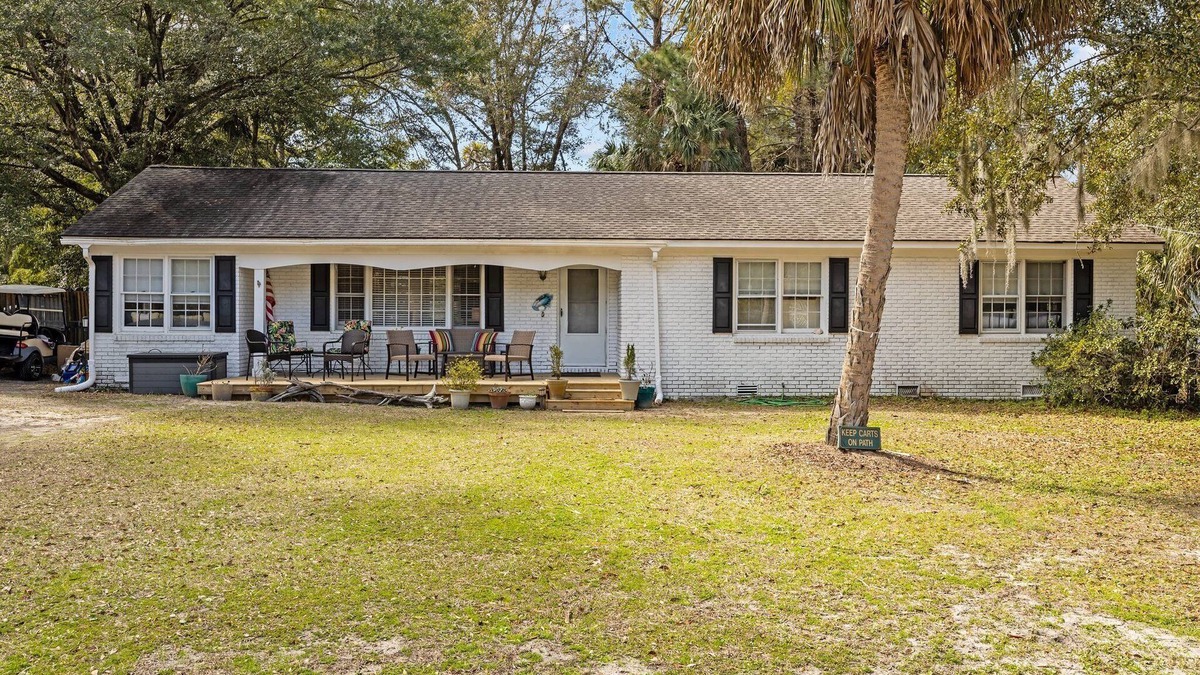 Isle of Palms House | Quintessential Family Beach Cottage/Easy Walk to Beach!