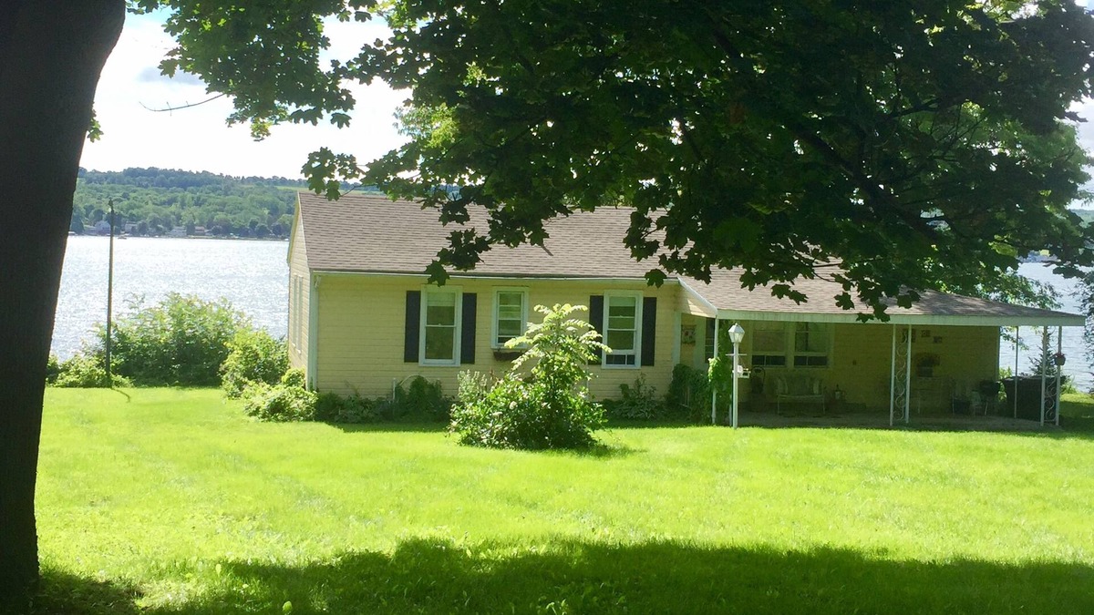 Geneseo Cottage | QUINTESSENTIAL FINGER LAKES COTTAGE! CHARM ABOUNDS IN THIS COZY LAKEFRONT GEM!
