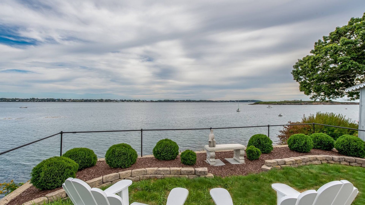 Mid-Coast and Islands Cottage | Quintessential seaside cottage in beautiful Pott's Point
