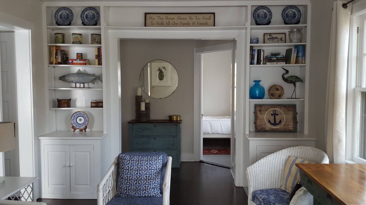 Village of East Hampton Cottage | Quintessential Summer Cottage. Walk To Train & Town. Bike To Ocean Beaches.