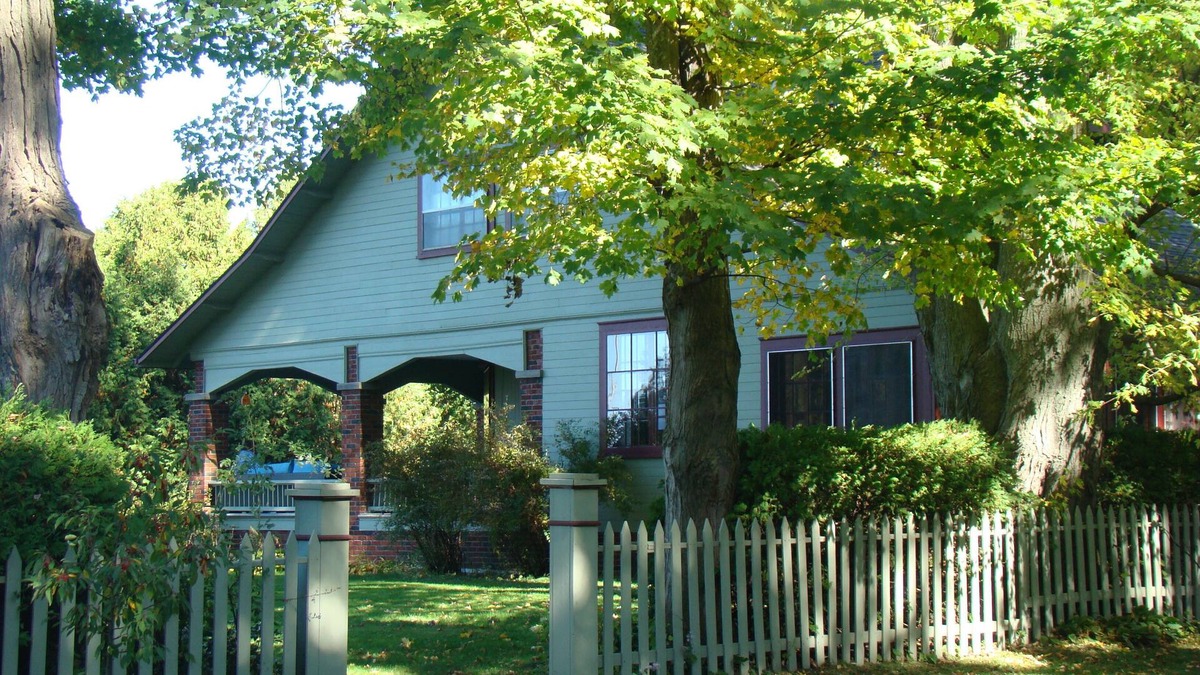 Bayfield Cottage | Quintessential summer home, water views, close to beach, walk to Main Street