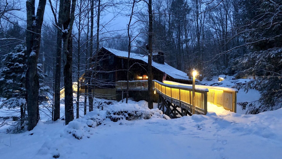 Killington House | Quintessential Vermont Cabin - 4 fireplaces, hot tub, and fire pit
