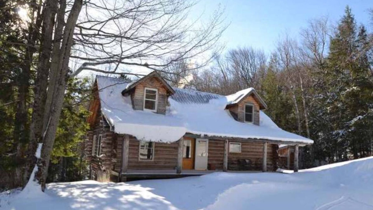 Warren Cabin | Quintessential Vermont log cabin in the Mad River Valley