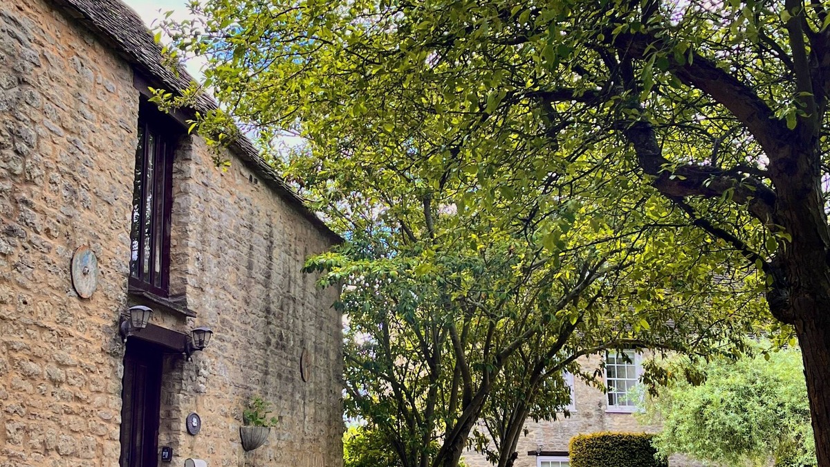 Kidlington Cottage | Quirky and cosy canal-side cottage in the Oxfordshire countryside.