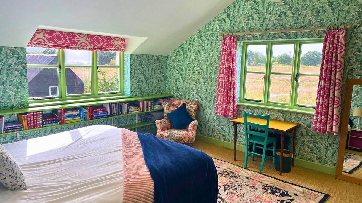 Faringdon Other | Quirky and Unique Farm House; A Perfect Writers Retreat