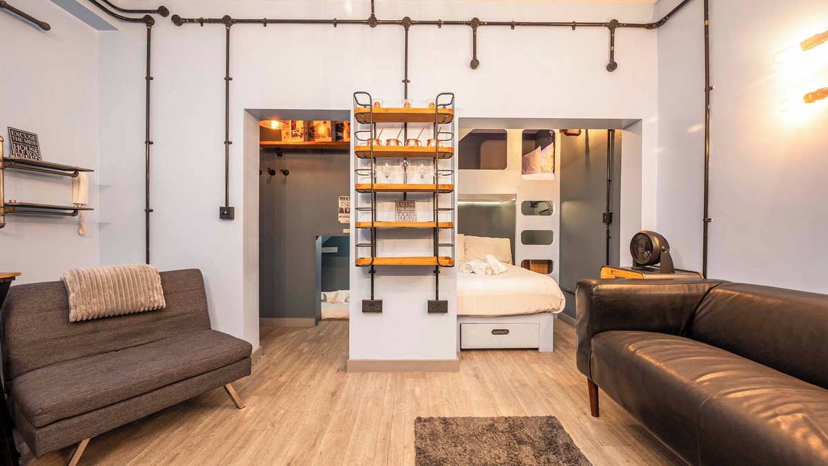 Camberwell Green Apartment | Quirky Harry Potter Themed Family Studio Apartment