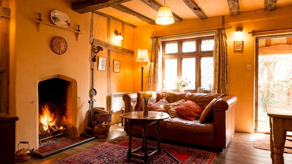 Hadleigh Cottage | Quirky little Bolt-Hole, bags of character by a Historic Town with lovely walks