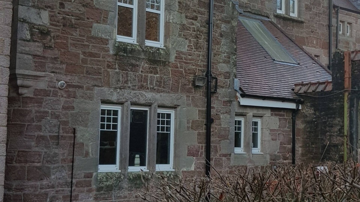 Dumbarton House | Quirky mid cottage in the former Carmelite Monastery. Close to Scottish Lochs.