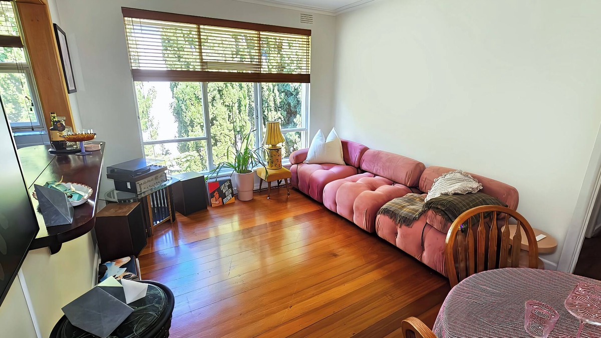 St Kilda West Apartment | Quirky, quiet, tree-nestled apartment in the heart if St Kilda