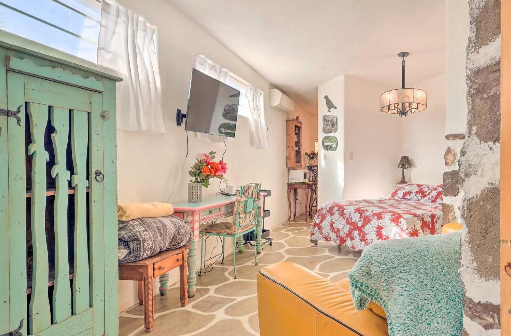 Santa Cruz Apartment | Quirky Santa Cruz Studio with Shared Courtyard!