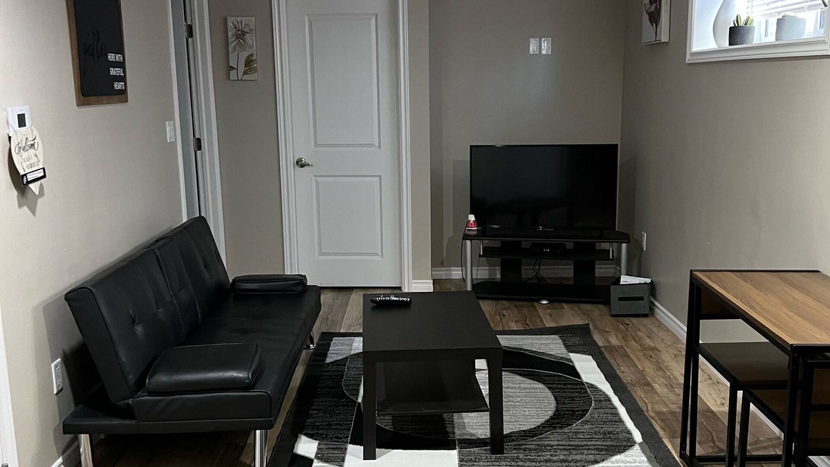 Saskatoon Apartment | Quite and Cozy 1 Bedroom Suite@Rosewood, Saskatoon. Parks and eating close by