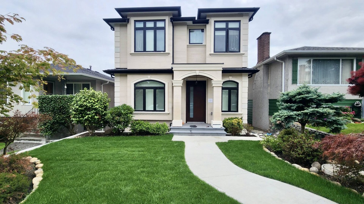 Fraserview House | Quite & Clean Modern Private 3 Bedroom 2 Bath Suite