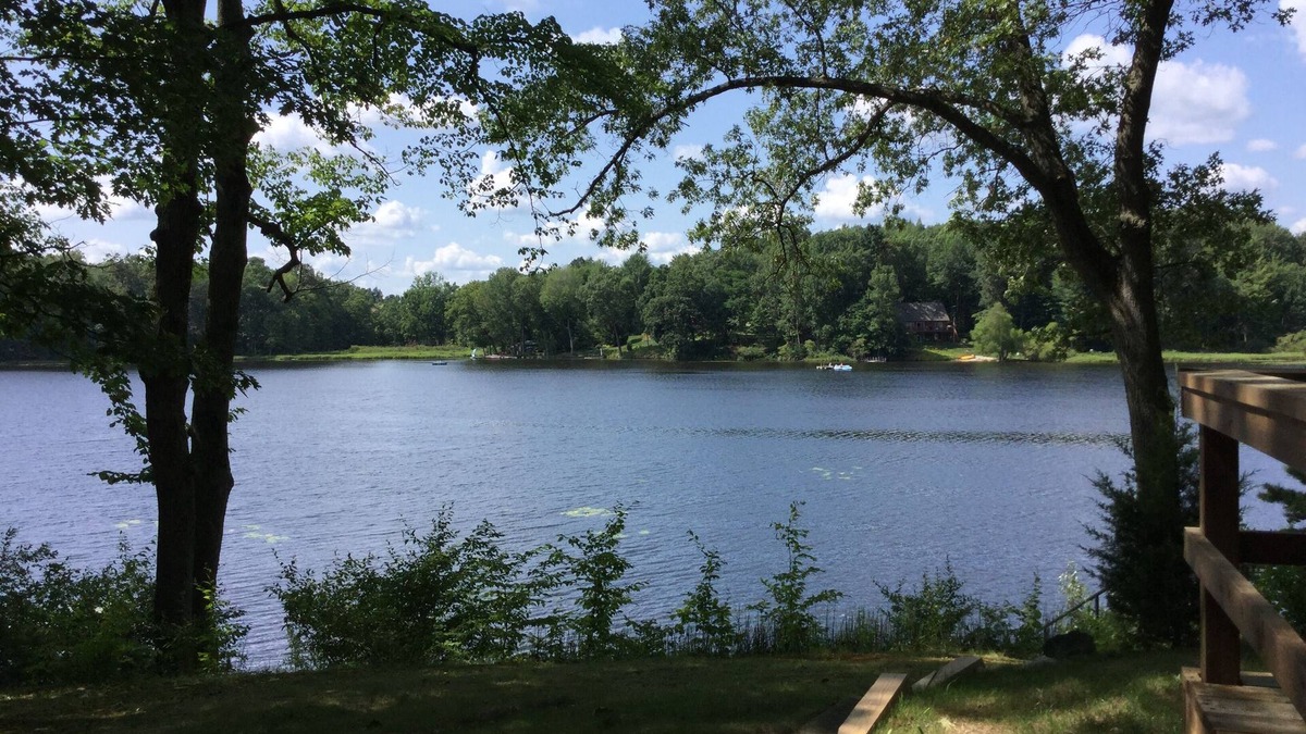 Cloverdale Cottage | Quite Cottage on Private Lake w/Fishing Boat Included!