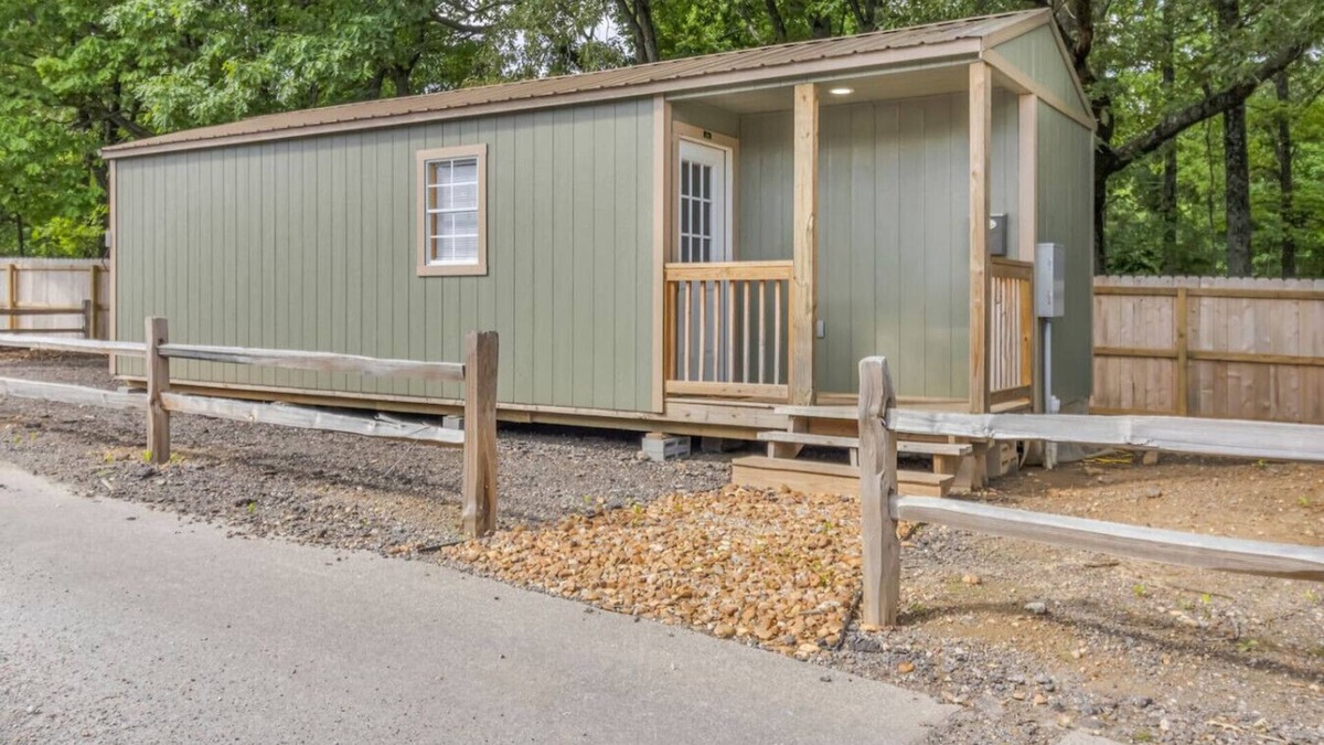 Atoka Cabin | Quite & Cozy Private Tiny Home