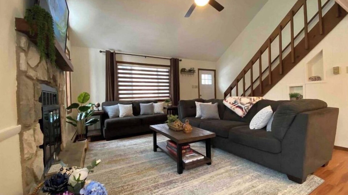 Albrightsville Cabin | Quite Family Ski Cabin w/Bonus BR. Wet Bar, Pool Table and Foosball Table