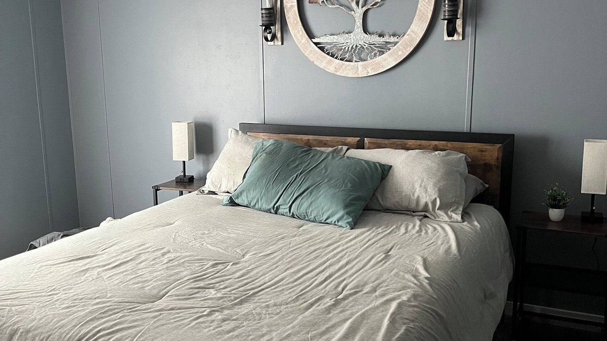 Pickerington House | Quite, private 4 bed room 2 full bath home located in Newark oh. Sleeps 12.