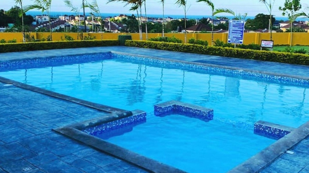 Falmouth House | Quite private villa with pool and gym access 5 min from the beach