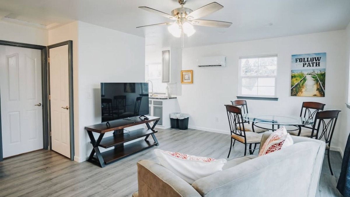 Chico House | Quite Studio w/Patio and Laundry