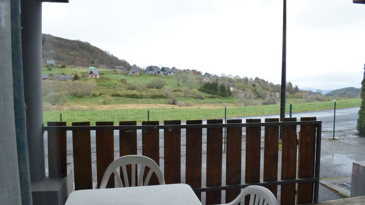 Chambon-sur-Lac Apartment | Résidence 'Aux sources de la vallée verte' - Apartment 1 - Quiétude