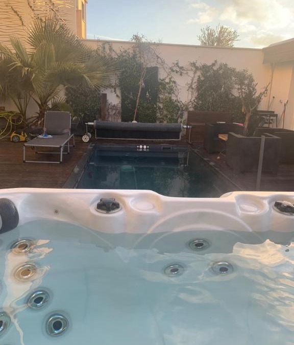 Palavas-les-Flots Apartment | Résidence de bien être avec piscine et Jaccuzi à 2 pas de la plage et du centre ville avec massages relaxants en option
