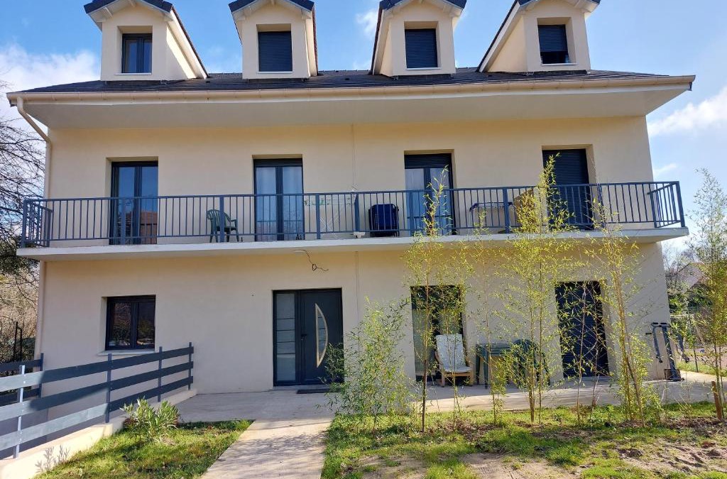 Longjumeau Apartment | Résidence de la gare, grand studio meublé