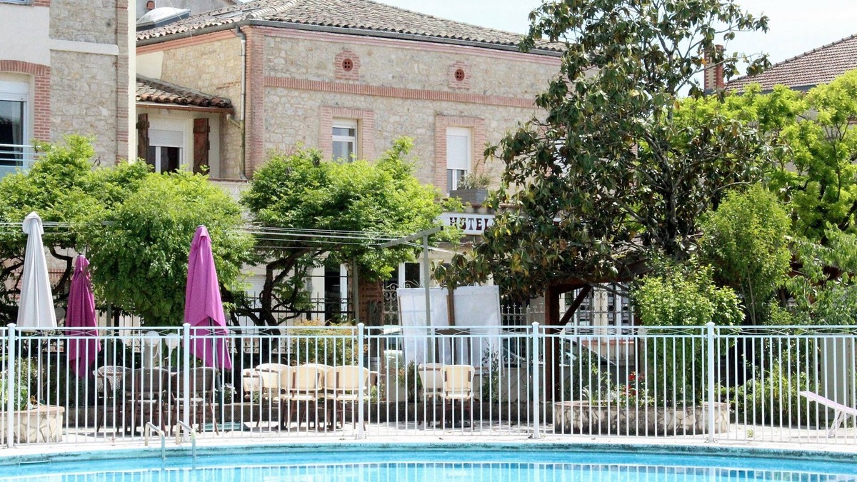 Caussade Hotel | Résidence Hôtel Larroque