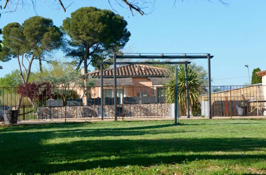 Loriol-du-Comtat House | Résidence Les Peupliers