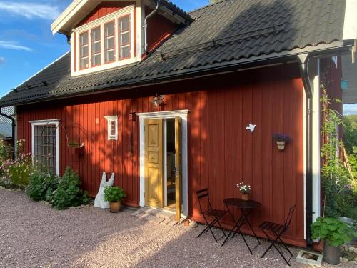 Hallstahammar House | Röda huset
